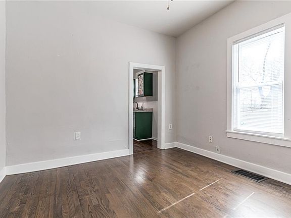 5th image of 275 S 8th St