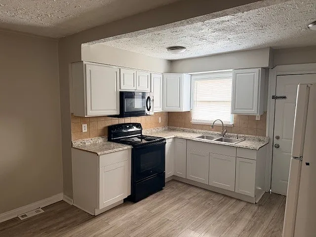 282 E Loudon Ave — Photo 11