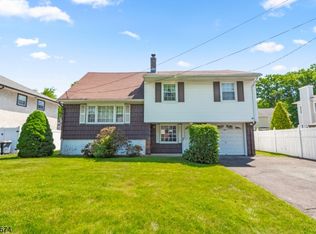 1 Epping Dr, Kenilworth, NJ 07033