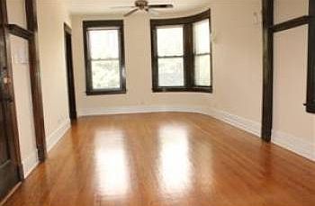 2nd image of 3857 N Southport Ave