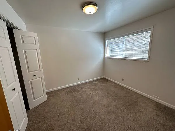 Campus Apartments — Photo 4