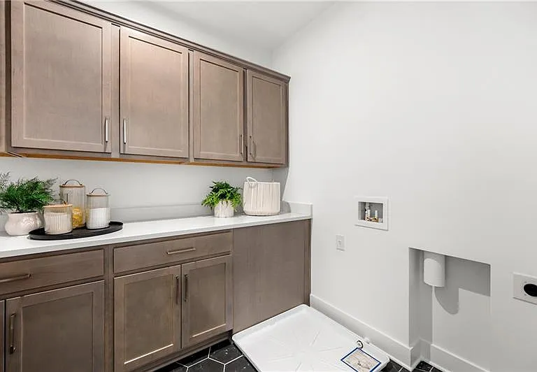 2815 Medford Dr — Photo 43