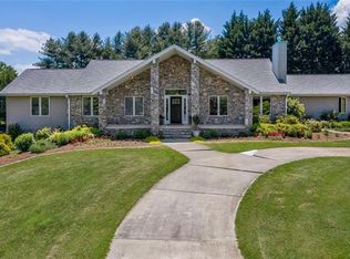 9 Nottingham Dr, Candler, NC 28715