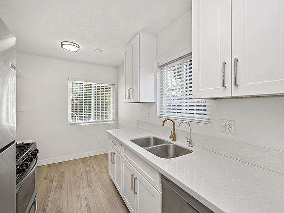 4th image of 2023 W Jefferson Blvd #1/2