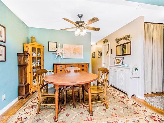 5th image of 10 Franklin Ave APT 6M