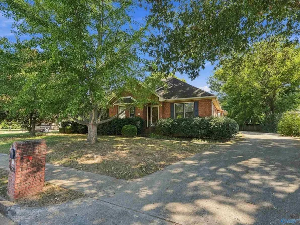 1228 Meadow Park Dr SE, Huntsville, AL 35803