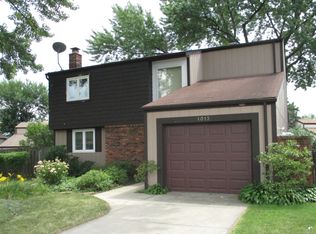 1013 Park Crest Dr, Darien, IL 60561