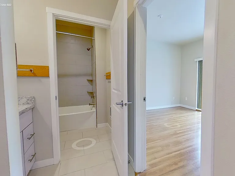 4521 8th Ave NE #602 — Photo 7