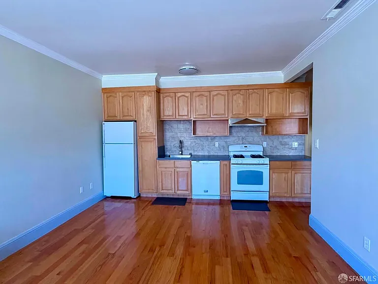 2635 Clement St — Photo 6