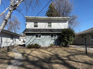 424 N 26th St, Grand Forks, ND 58203