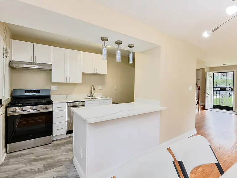 5618 Belleville Ave — Photo 18