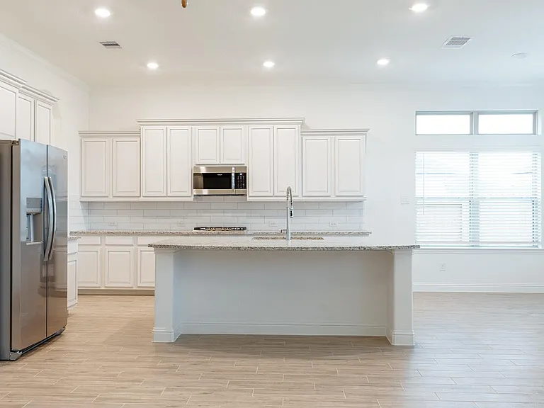1403 Woodson Ridge Ln — Photo 8