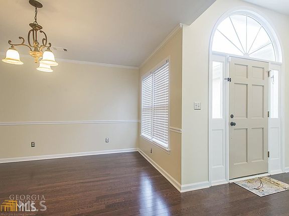 4th image of 727 Deerwood Dr