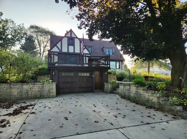 1766 Lake Dr, Monroe, WI 53566