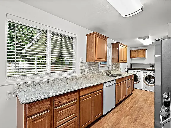 118 Violet Meadow St E — Photo 10