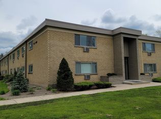 10 Oak Ave #210, Westmont, IL 60559