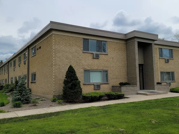 10 Oak Ave, Westmont, IL