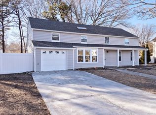 52 Nottingham Dr, Middle Island, NY