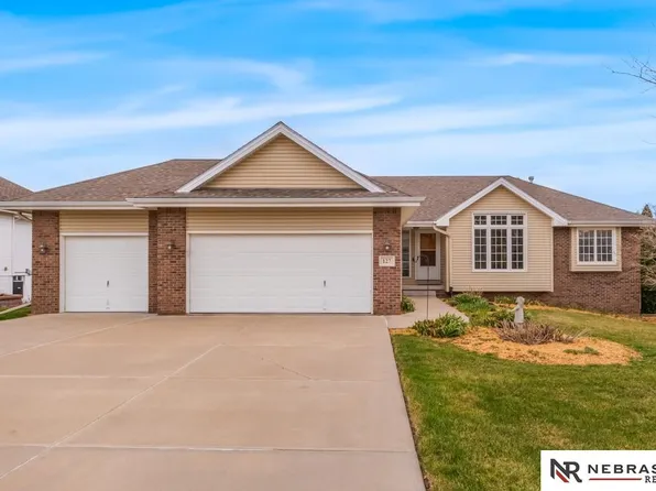 127 Longwood Dr, Papillion, NE 68133