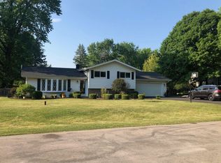 28W104 Hillview Dr, Naperville, IL 60564