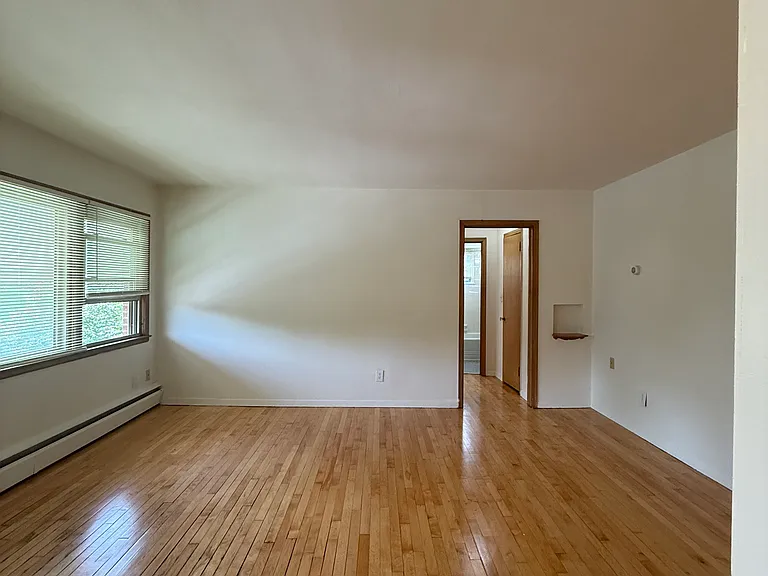 Highland Towers Apartments — Photo 6