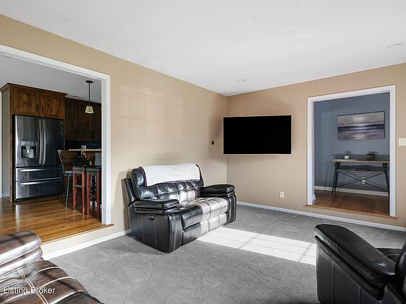 4th image of 3429 Eastside Dr