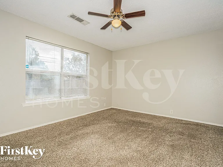 207 Prentice Dr — Photo 7