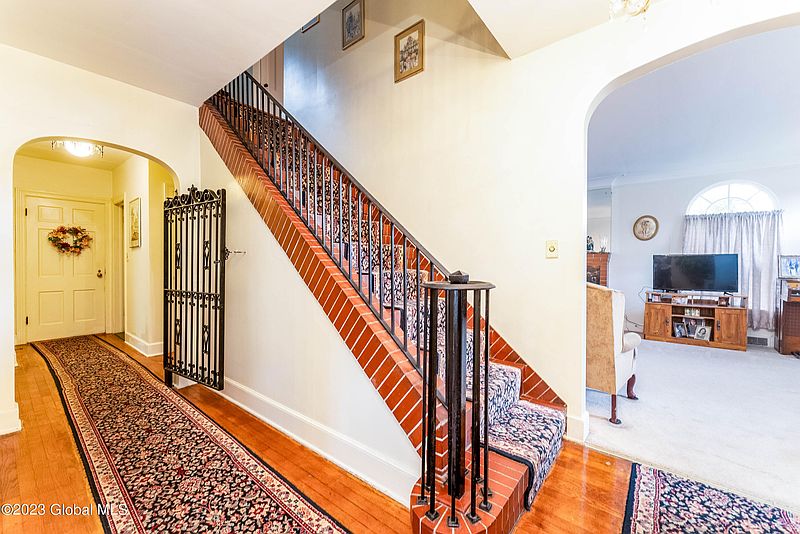 3rd image of 14 Marion Avenue