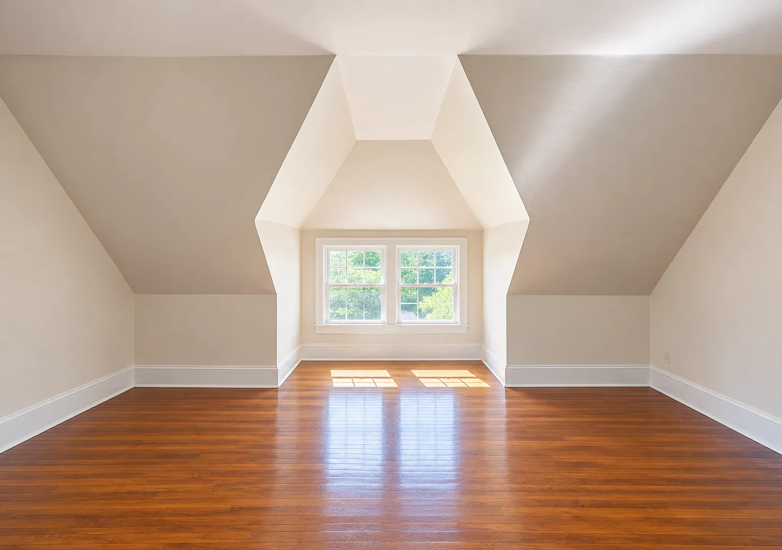2063 Sherwood Ave — Photo 4