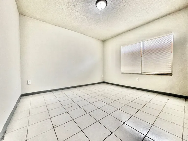 1236 NW 8th Pl — Photo 4
