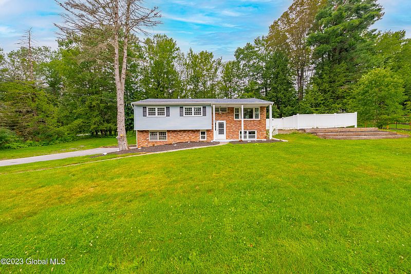 3rd image of 82 Edgewood Drive
