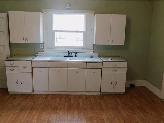 3rd image of 217 E 5th St