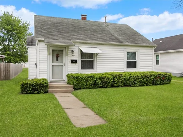 904 N 16th St, Mattoon, IL 61938