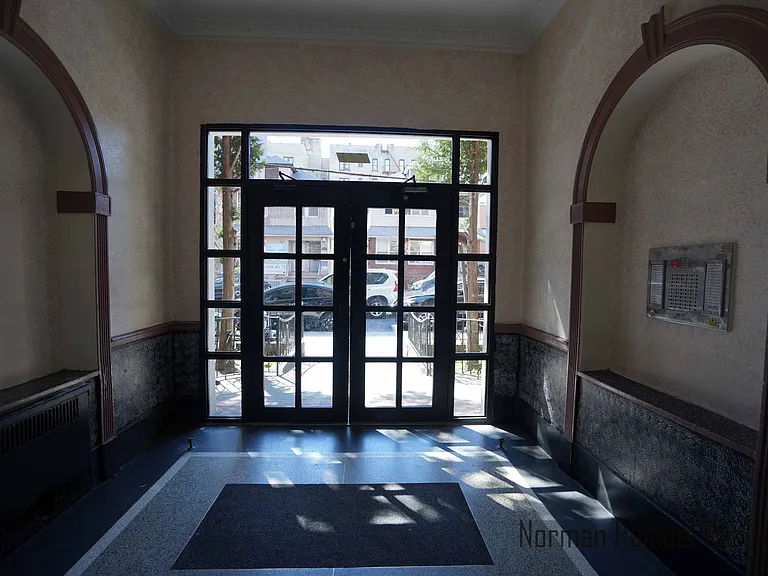 1673 E 18th St #F9 — Photo 20