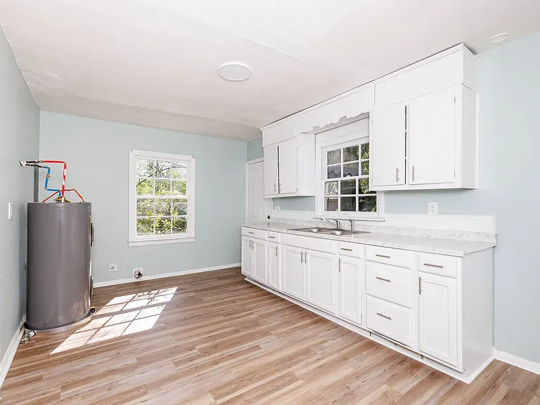 1830 Exeter Ave — Photo 6
