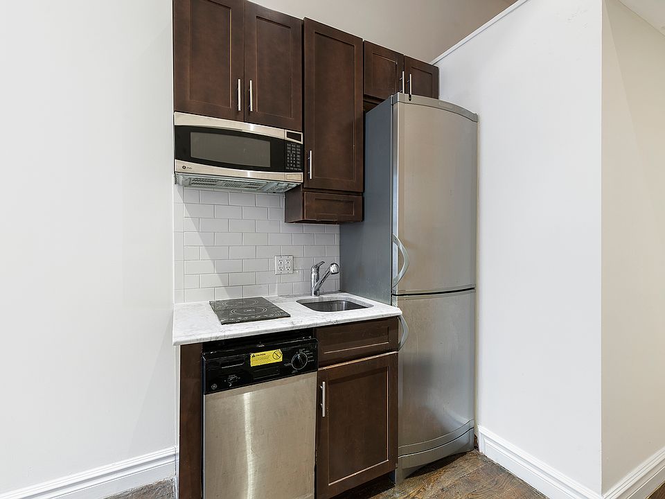 2nd image of 318 W 14th St #23