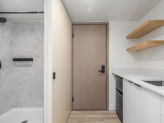 4th image of 1333 W 37th Dr #302