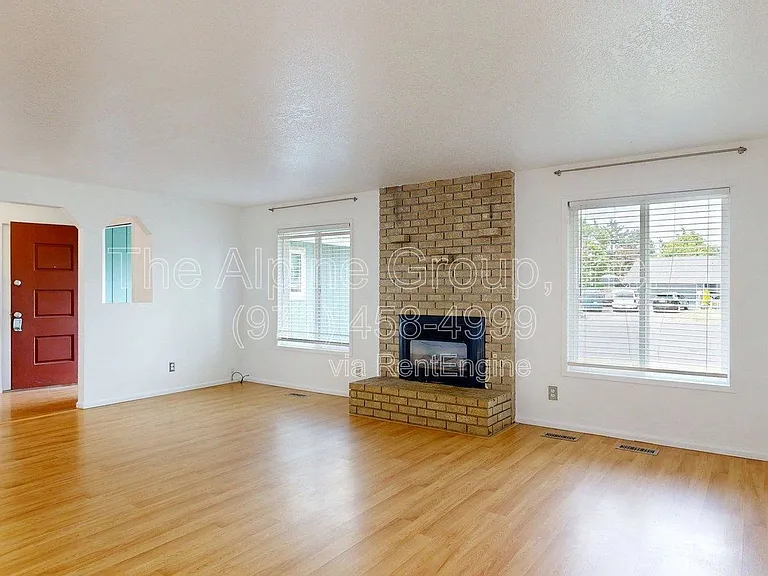 2314 SE 53rd Ave — Photo 9