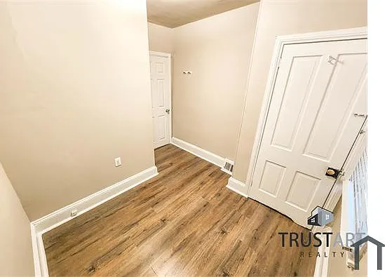 3885 Manor St — Photo 21