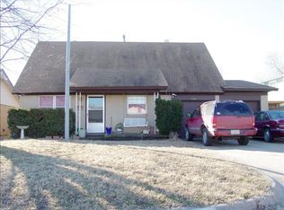 1056 SW 2nd St, Moore, OK 73160