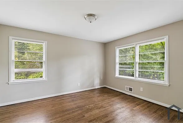 2616 Wood Dr NE — Photo 5