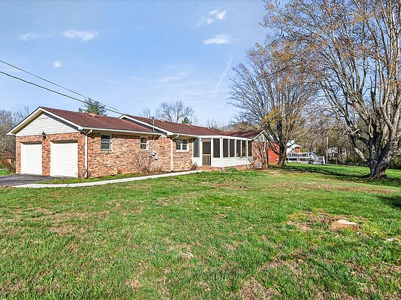 5th image of 206 S Arrowhead Dr