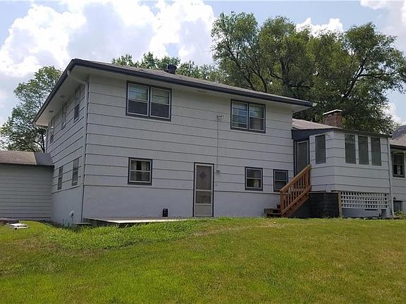 3rd image of 616 Marion St