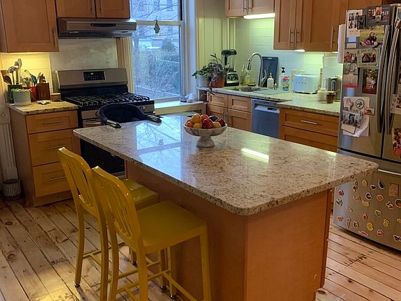 3rd image of 584 Bergen St Floor 2