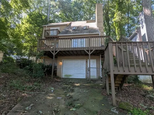 8447 Lake Dr, Snellville, GA 30039