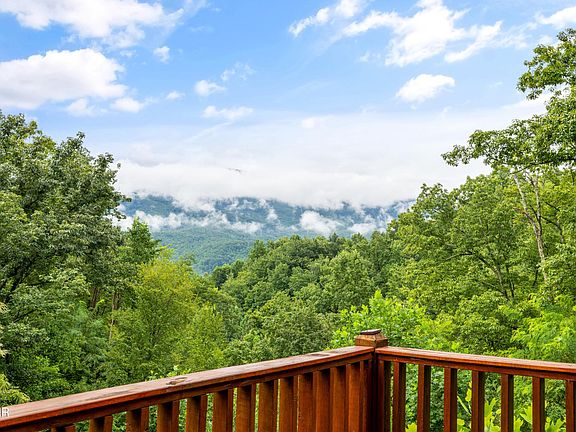 4th image of 616 Deer Path Ln