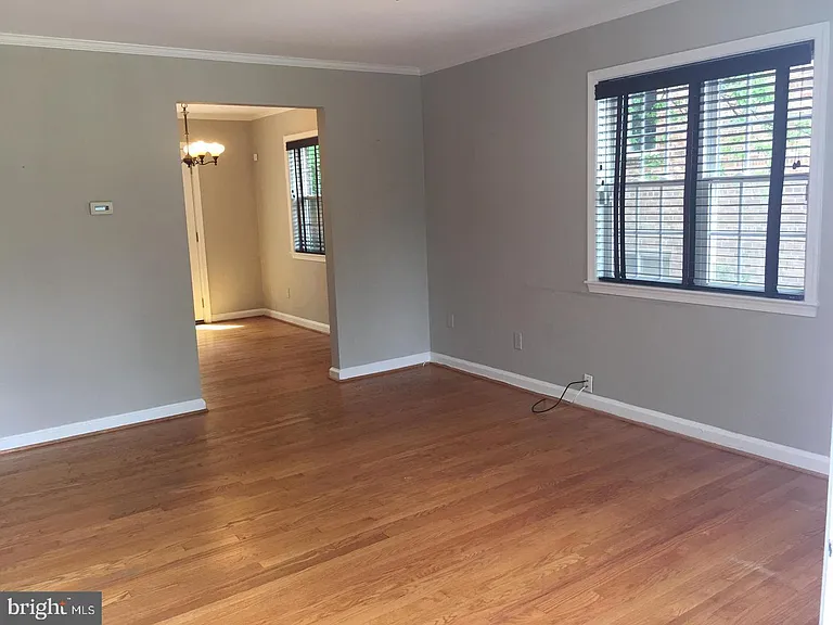 21 E Myrtle St — Photo 2
