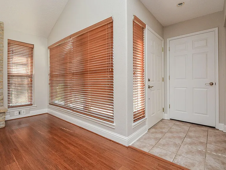 13859 Hollowgreen Dr — Photo 4