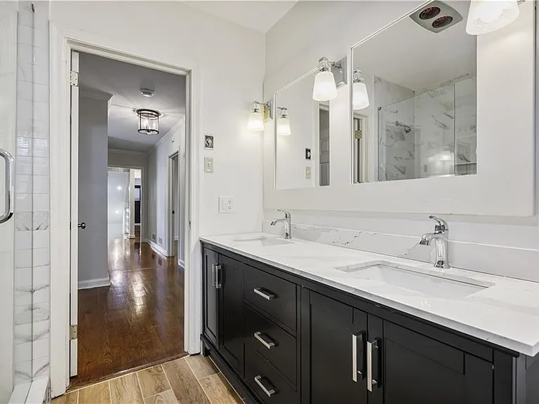 2509 Sharondale Dr NE — Photo 17