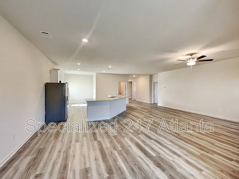 3 bed, 2.0 bath, 2016 sqft, $1,975 — Photo 3